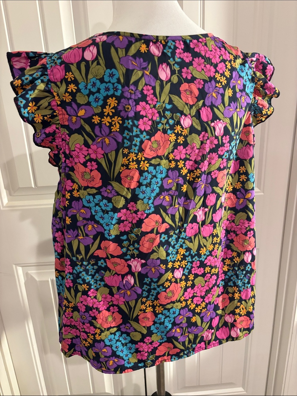 Women's Multicolor Floral Flutter-Sleeve Blouse - Black Base - Picture 3 of 6